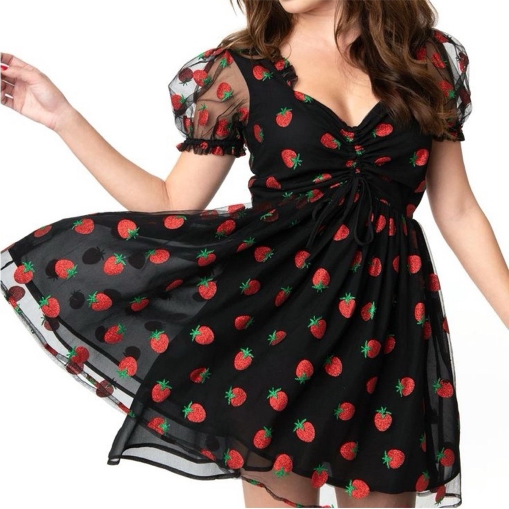 NWT Smak Parlour Fit & Flare Dress in glittery strawberry print